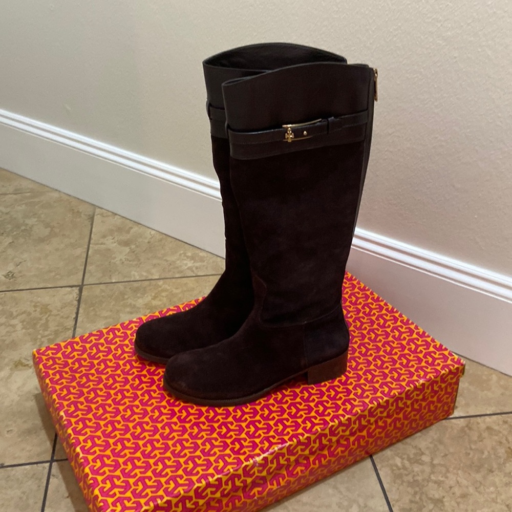 Women’s Tory Burch Riding Boots, size 10, color is coconut, excellent Condition.